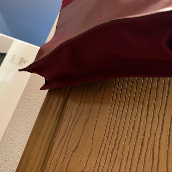 Guess Burgundy Shoulder Bag - Picture 9 of 10